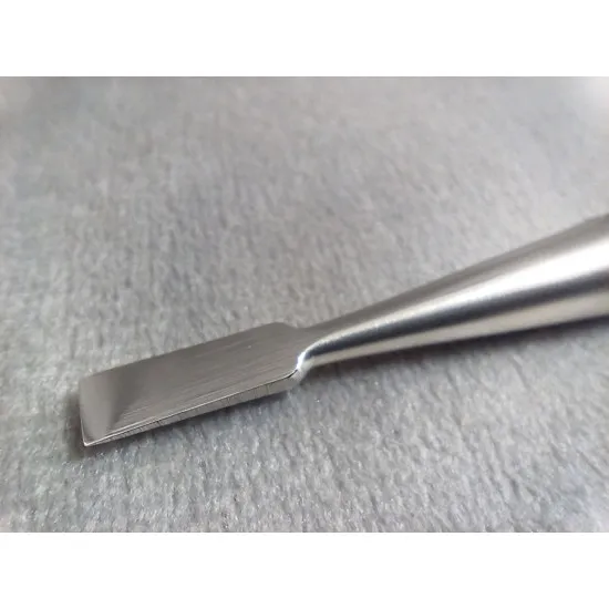 Szilágyi rozsdamentes  véső 4mm széles RM17